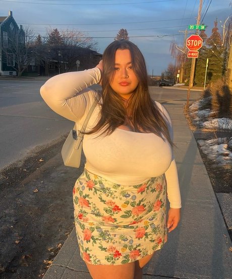 Sara M naked actress img