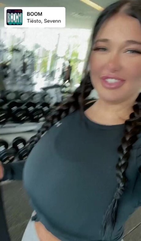 roxnour pretty pornstar pic