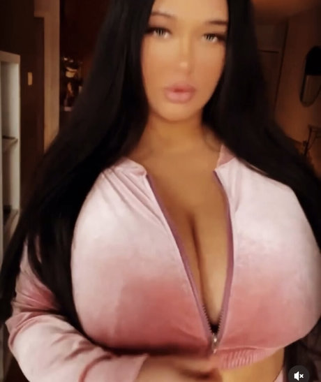 roxnour porn actress photos