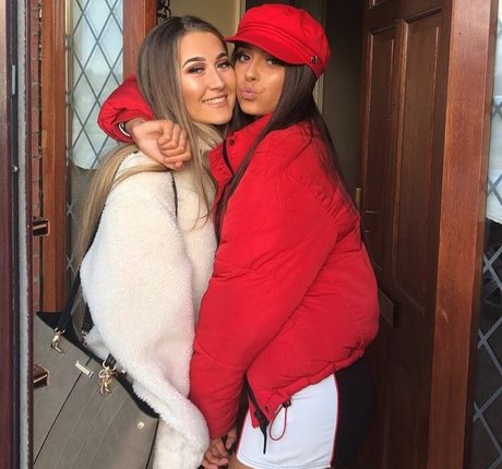 Laura Brophy star erotic pics