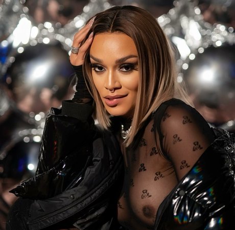 Pearl Thusi model img