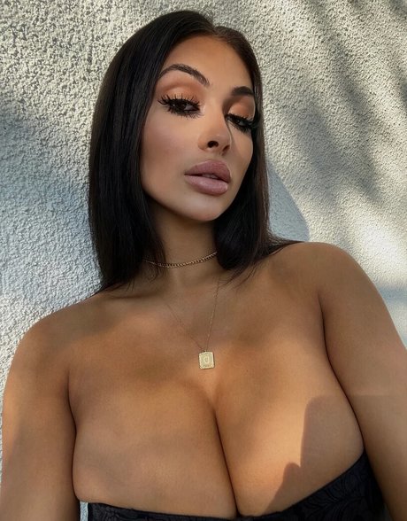 Parker Abbott hot actress image