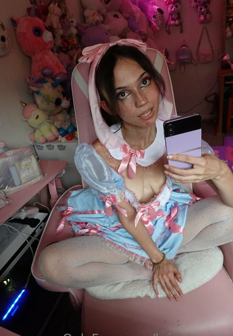 Krissi Pookie pretty model gallery