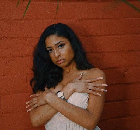 AlessiaSays star pictures