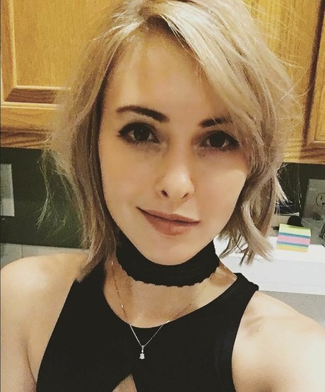 Littleluckycharm nudes star pics