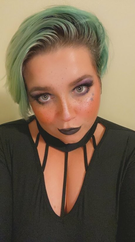 unsupervised housewife star free images