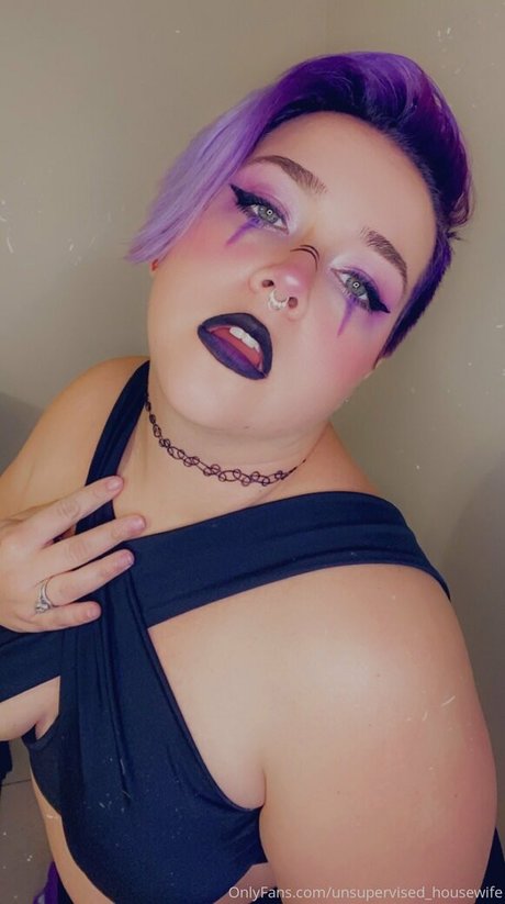 unsupervised housewife model naked galleries