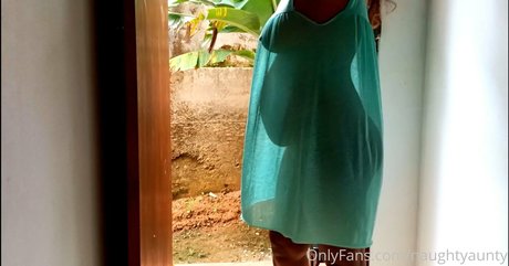 naughtyaunty beautiful model image