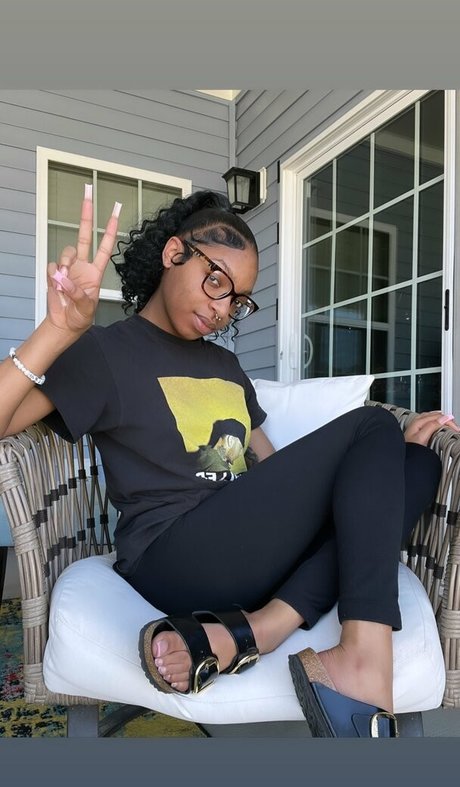 Ms Hazel Marie sexy model pic