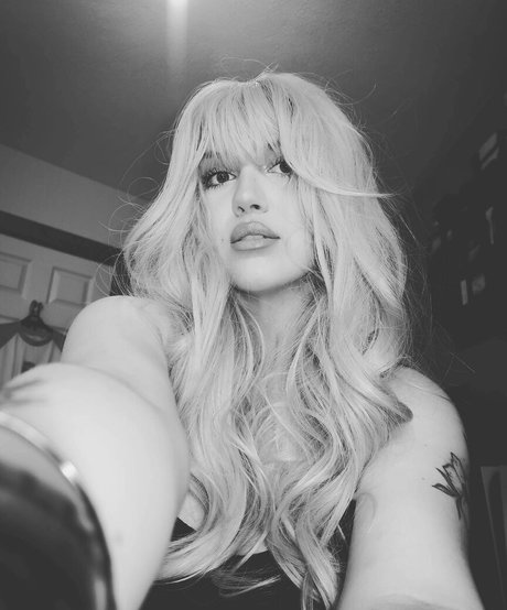 ASMR Cailin model nude picture