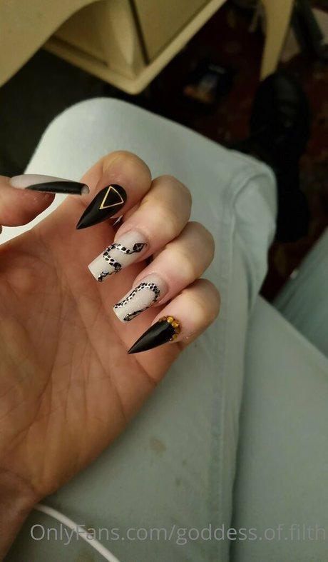 goddess of filth naked model archive