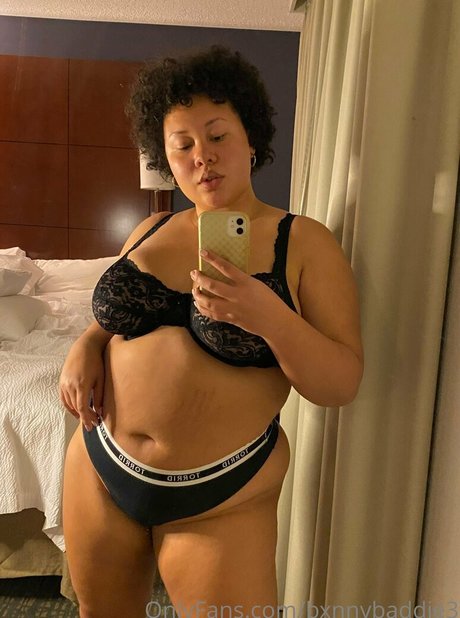 bxnnybaddie3 model perfect photos