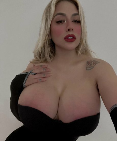 Fatima Segovia_ star hot pic