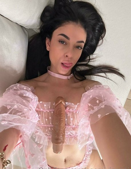 Naomi Vignomi hot pornstar photos