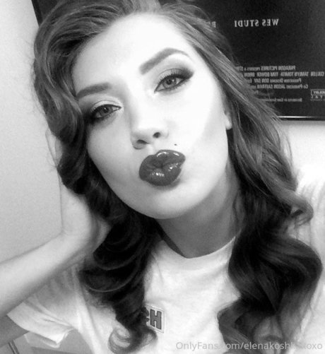 Elenakoshkaxoxo pornstar nude archive