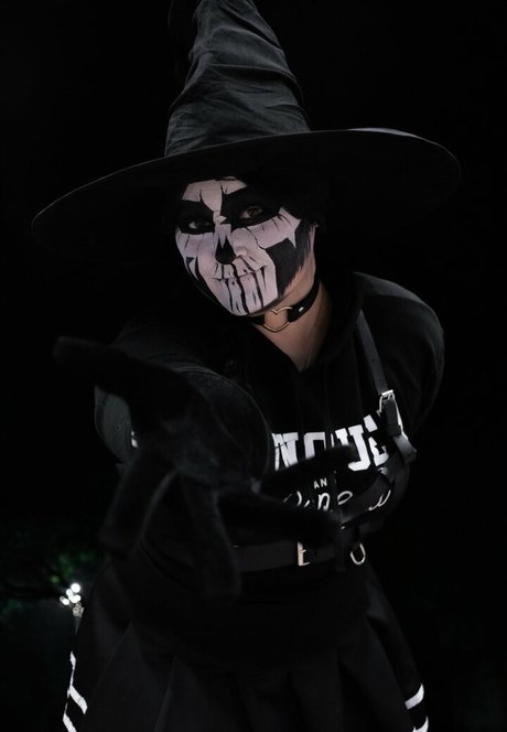 CloverCosplays pretty actress pic