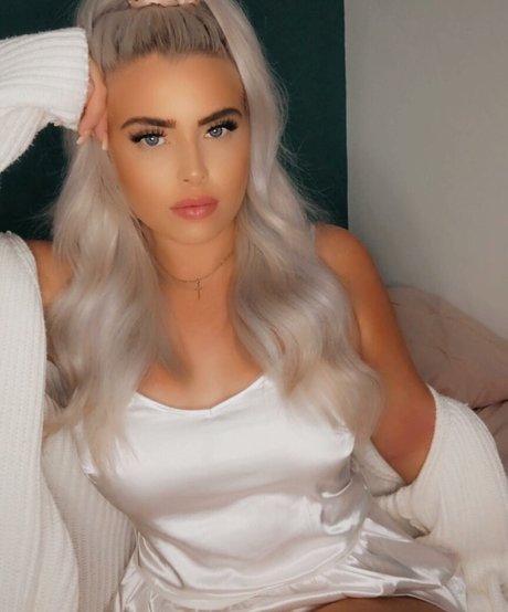 libbyrebecca model top pic