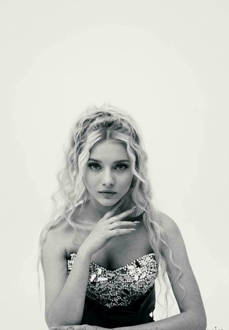 crystal vip pretty actress pictures