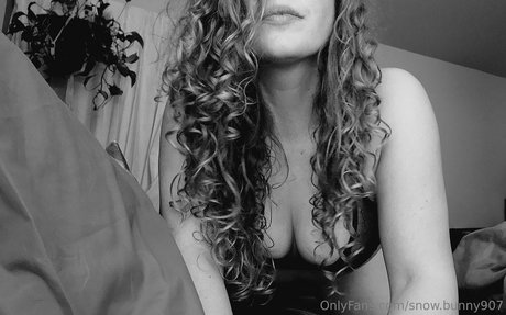 snow bunny907 pornographic model picture