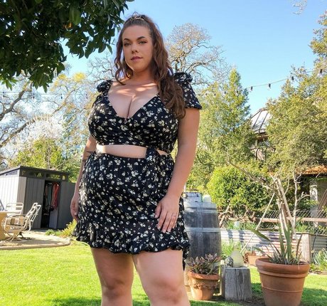 Ashleigh Dunn naked model picture