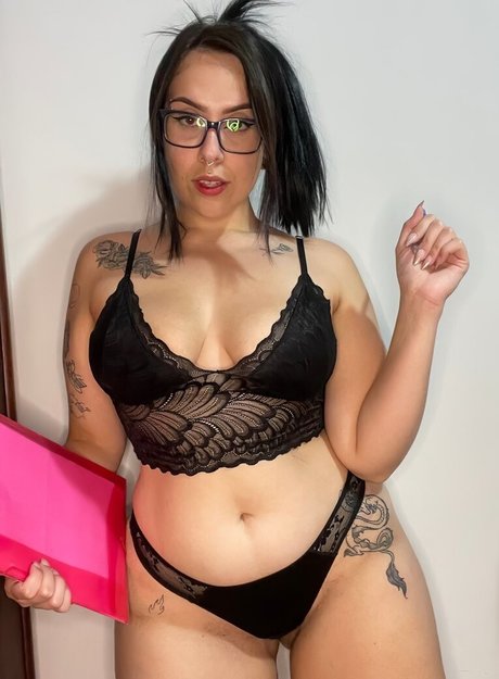 Mandy Amorim model naked picture