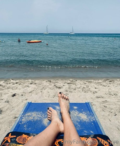 lizyyye star nude picture