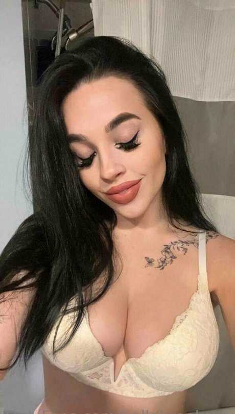 bellabrooksxo model sexy archive