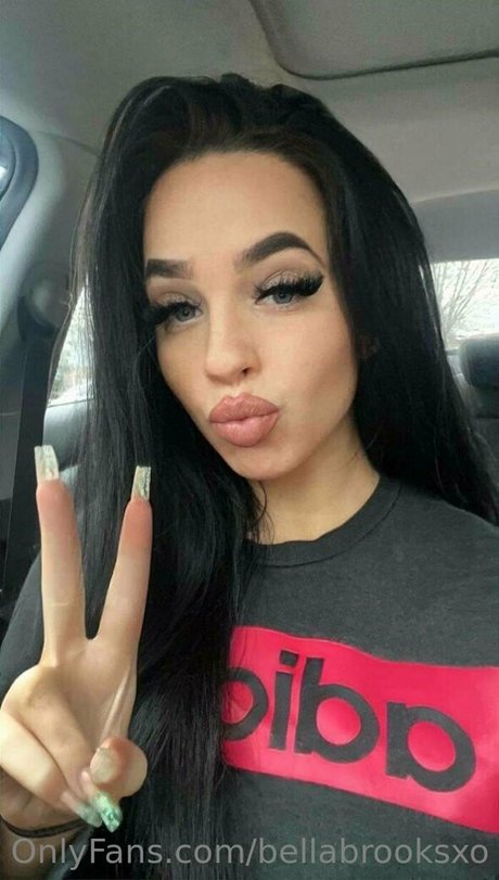 bellabrooksxo pretty pornstar photo