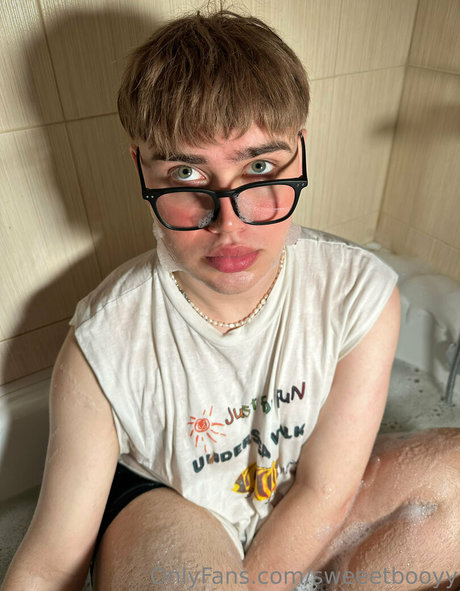 sweeetbooyy art star archive