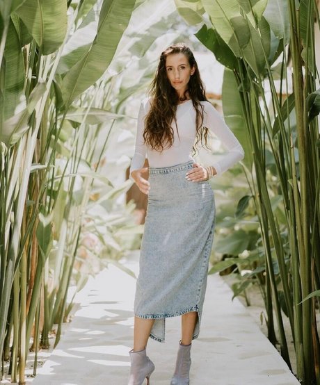 Iulia Girbu model pornographic pictures