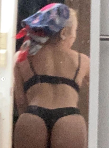 Bleachie model nudes image