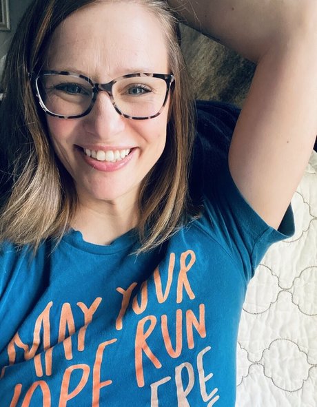 sexttherapy hot model image