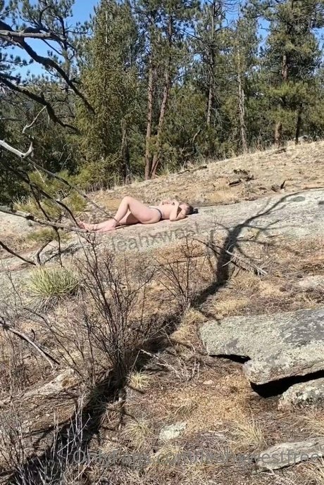 leahxwestfree exclusive model picture