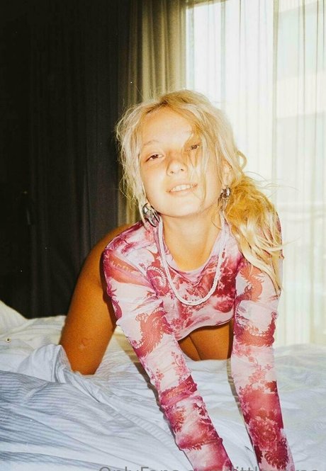 littleveraa pornstar nice photo