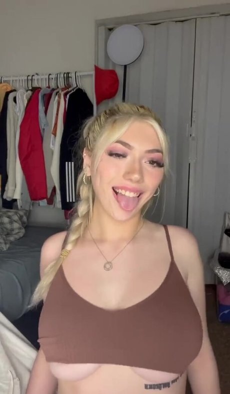 April Hills nude model photo