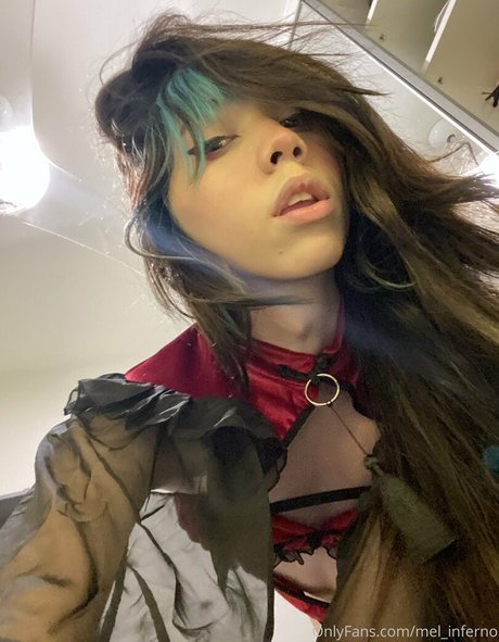 melyasminn art model pic