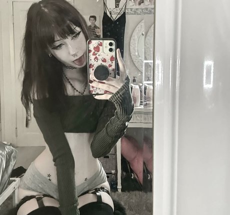 XiiRot sex model picture