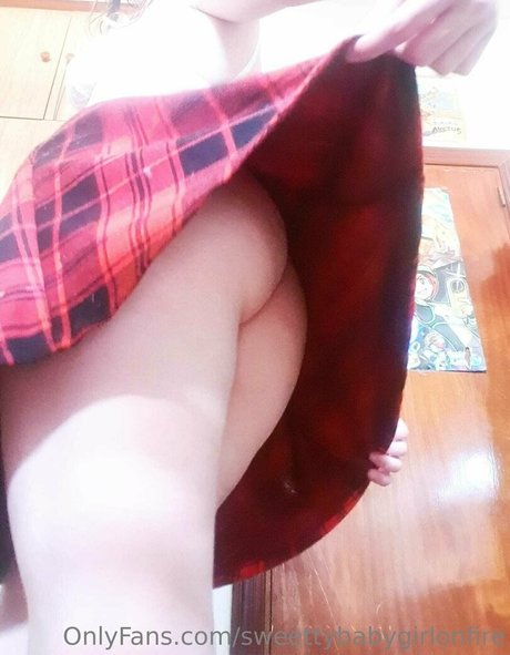 sweettybabygirlonfire erotic star picture