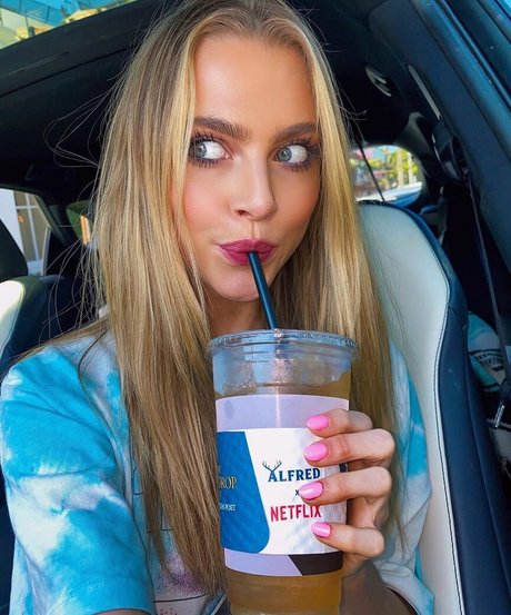 Anne Winters exclusive pornstar img