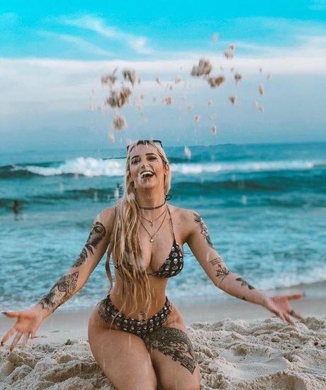 Victoria Macan model pretty img