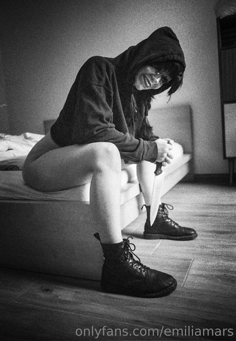 emiliamars model hd img