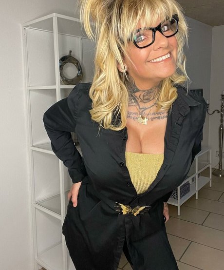 Winnie Nielsen free star pic