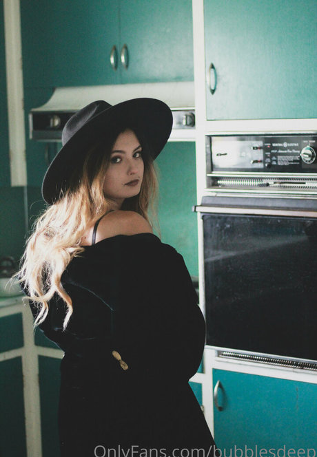 bubblesdeep pretty model images