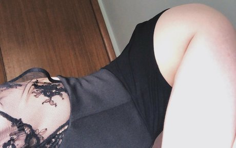 jezebellefree pornstar naked pic