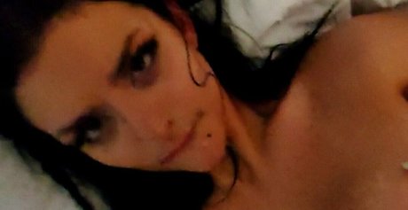 laurawaifuu model art img