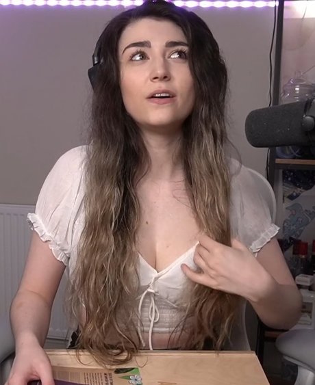 Wolfabelle model nice images