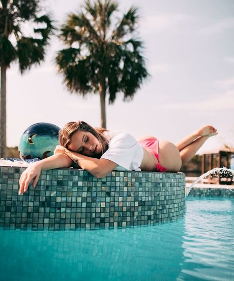 Sarah Senecal nudes actress images