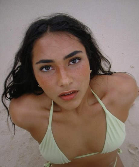 Sienna Mae Gomez model free image