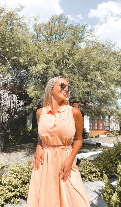 BustyAna pornographic model image