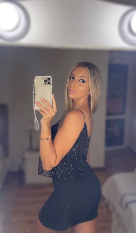 BustyAna exclusive pornstar picture